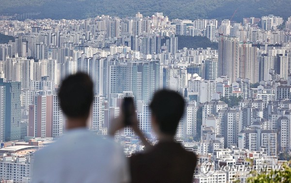 서울 아파트단지(서울=연합뉴스) 진연수 기자 = 사진은 이날 서울 남산에서 바라본 아파트 단지 모습. 2024.8.30