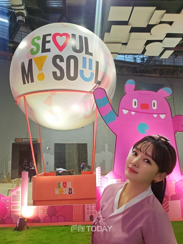 윤송아, 'Seoul My Soul in India'.. 꿈꾸는 낙타 시리즈 라이브 페인팅 퍼포먼스 선보여 / 사진제공 = 서울관광재단